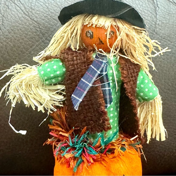 Scarecrow Witch on Jack o’ Lantern - Vintage Hand Crafted Straw Figurine READ - Picture 3 of 9